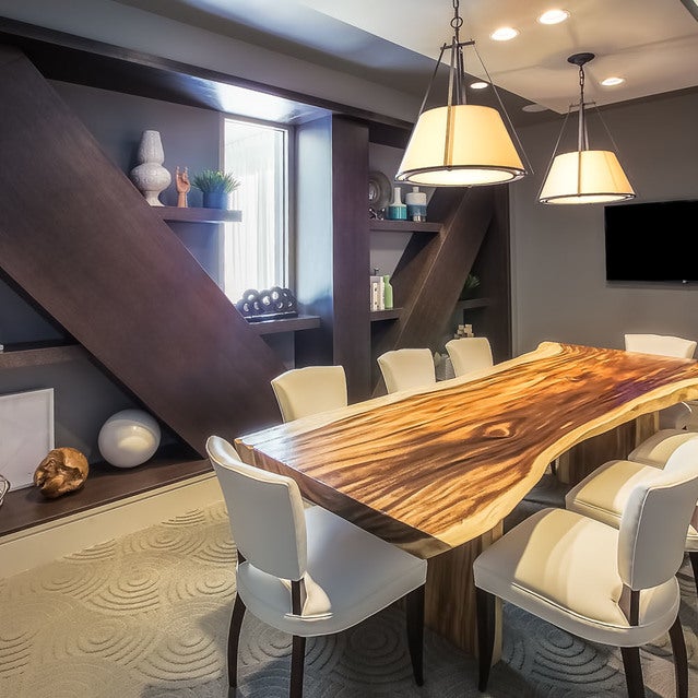 Fuse Cambridge Apartments - conference room with table and TV for presentations